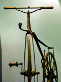 Old Bicycle, Karlovac, Croatia Lámina fotográfica por Russell Young
