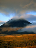 Clouds Over Volcano with Sunlit Plains in Foreground, Tongariro National Park, New Zealand Photographie par Johnson Dennis
