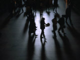 Commuters Silhouetted Inside Grand Central Station at Rush Hour, New York City, USA Photographie par Corey Wise