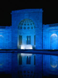 Women in Military Service for America Memorial Illuminated at Night, Arlington National Cemetery Photographie par Johnson Dennis