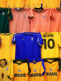 Brazil Soccer Team T-Shirts for Sale, Sao Paulo, Brazil Fotografie-Druck von Alfredo Maiquez