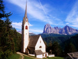 San Giacomo Church and Sassolungo Range Across Val Gardena, Dolomiti Di Sesto Natural Park, Italy Photographie par Richard Nebesky