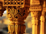 Detail of Carved Sandstone Pillars on Patwon Ki Haveli, Jaisalmer, India Lámina fotográfica por Anthony Plummer Detail of Carved Sandstone Pillars on Patwon Ki Haveli, Jaisalmer, India Lámina fotográfica por Anthony Plummer