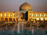 Overhead of Fountains Outside Sheikh Lotfollah Mosque, Emam Khomeini Square, Esfahan, Iran Photographie par Mark Daffey