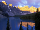 Lake Moraine at First Light, Banff National Park, Alberta, Canada Lámina fotográfica por Rob Tilley Lake Moraine at First Light, Banff National Park, Alberta, Canada Lámina fotográfica por Rob Tilley