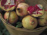 Basket of Pomegranate, Oaxaca, Mexico Lámina fotográfica por Judith Haden