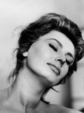 Portrait of Actress Sophia Loren with Eyes Closed Premium-Fotodruck von Alfred Eisenstaedt