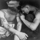 American Sailor Having Another Tattoo Done by Shipmate Aboard Battleship USS New Jersey During WWII Fotoprint van Charles Fenno Jacobs American Sailor Having Another Tattoo Done by Shipmate Aboard Battleship USS New Jersey During WWII Fotoprint van Charles Fenno Jacobs
