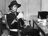 Pop Star Michael Jackson in His Hotel Room Prior to Party for Him at the Museum of Natural History Reproduction photographique sur papier de qualité par David Mcgough