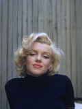 Marilyn Monroe on Patio Outside of Her Home Premium Photographic Print by Alfred Eisenstaedt