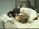 Actresses Elizabeth Taylor and Mia Farrow in a Scene from the Movie "Secret Ceremony" Reproduction photographique sur papier de qualité par Loomis Dean