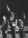 Black Power Salute, 1968 Mexico City Olympics Reproduction photographique sur papier de qualité par John Dominis