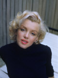 Marilyn Monroe on Patio Outside of Her Home Premium Photographic Print by Alfred Eisenstaedt