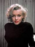 Marilyn Monroe on Patio Outside of Her Home Reproduction photographique sur papier de qualité par Alfred Eisenstaedt