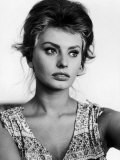 Actress Sophia Loren at Home Reproduction photographique sur papier de qualité par Alfred Eisenstaedt