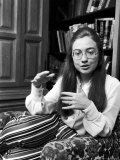 Future First Lady and Senator Hillary Rodham While at Wellesley College Premium fotografisk trykk av Lee Balterman