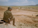 US General George S. Patton Watches Battle Between German and American Forces in El Guettar Valley Lámina fotográfica de primera calidad por Eliot Elisofon