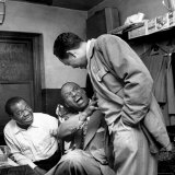 Billy Eckstine backstage with ex-boss, orchestra leader Earl Hines and trumpeter Louis Armstrong Premium Photographic Print by Martha Holmes