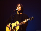 Singer Jackson Browne Performing Premium-Fotodruck von Dave Allocca