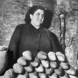 Italian Woman Selling Bread in Her Black Market Street Stall on the Tor Di Nono Photographie par Margaret Bourke-White