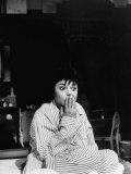 Actress Anne Bancroft in Scene From Broadway Play "Two for the Seesaw" Reproduction photographique sur papier de qualité par Alfred Eisenstaedt