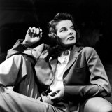 Portrait of Actress Katharine Hepburn with Cigarette in Hand Reproduction photographique sur papier de qualité par Alfred Eisenstaedt