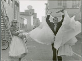 Actress Grace Kelly Leaving Hollywood Studio Lot for Last Time Before Her Marriage Premium-Fotodruck von Allan Grant