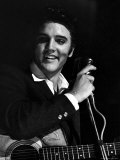 Rock Elvis Presley Performing One of His Hits on Stage During Concert Reproduction photographique sur papier de qualité par Robert W. Kelley