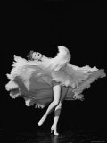 Actress Lucille Ball Dancing in Scene from the Film "The Big Street" Premium-Fotodruck von John Florea