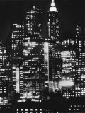 Nightime View of New York City Skyscrapers drom the Shores of New Jersey Fotografie-Druck von Andreas Feininger