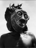 Bopende Tribesman of Western Congo Wearing Mask During Initiation of Boys Into Tribal Society Reproduction photographique sur papier de qualité par Eliot Elisofon