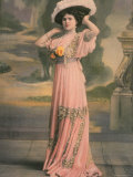 Mlle. Barelli du Theatre Rejane Wearing Pink Robe D'Apres Midi Designed by Doucet Premium fotografisk trykk av Paul Boyer