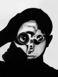 Photographer Dennis Stock Holding Camera to His Face Reproduction photographique sur papier de qualité par Andreas Feininger