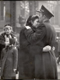 Soldier Tenderly Kissing His Girlfriend's Forehead as She Embraces Him While Saying Goodbye Photographie par Alfred Eisenstaedt