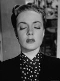 Actress Audrey Totter in Scene from Film "Lady in the Lake" Premium Photographic Print by Martha Holmes