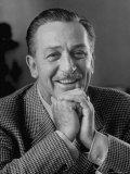 Walt Disney in Smiling Portrait Reproduction photographique sur papier de qualité par Alfred Eisenstaedt