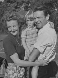 Actor John Mills Posing for a Picture with His Wife and Daughter Juliet Premium Photographic Print by Tony Linck