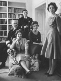 King Paul with Queen Frederika and Their Three Children in Palace at Tatoi Premium fotografisk trykk av James Burke