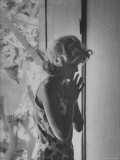 Actress Melina Mercouri During Filming of 'Phaedra' Premium fotografisk trykk av James Burke