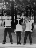 Three Little Kids in the Park While Modeling Their Black and While Pierre Cardin Outfits Premium fotografisk trykk av Pierre Boulat Three Little Kids in the Park While Modeling Their Black and While Pierre Cardin Outfits Premium fotografisk trykk av Pierre Boulat