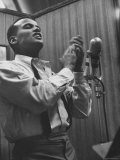 Singer Harry Belafonte Performing at a Recording Session Reproduction photographique sur papier de qualité par Yale Joel