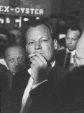 Willy Brandt Arriving for Foreign Ministers Conference Premium fotografisk trykk av James Burke