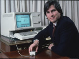 Apple Computer Chairman Steve Jobs with New Lisa Computer During Press Preview Reproduction photographique sur papier de qualité par Ted Thai