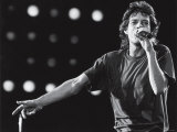 Rolling Stones Lead Singer Mick Jagger Performing at the Live Aid Concert Reproduction photographique sur papier de qualité