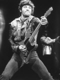 Rock Star Bruce Springsteen Playing Guitar in Concert Premium-Fotodruck von Kevin Winter