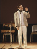 Comedian / Actor Andy Kaufman During Performance at Carnegie Hall Reproduction photographique sur papier de qualité par Ted Thai