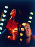 Film Director Quentin Tarantino Framed by Projected Clip From His Movie "Pulp Fiction" Reproduction photographique sur papier de qualité par Ted Thai
