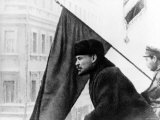 Russian Communist Leader Vladimir Lenin Speaking to Troops from Outside Balcony of Soviet Hq Láminas Russian Communist Leader Vladimir Lenin Speaking to Troops from Outside Balcony of Soviet Hq Láminas