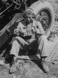 US Marine Reading US Marine Reading