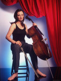 Russian Cellist Nina Kotova in Casual Full Length Portrait with Her Cello Reproduction photographique sur papier de qualité par Ted Thai
